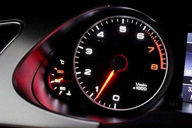 车就是用来开的油表见底会伤车你信高转速可以激发发动机潜力