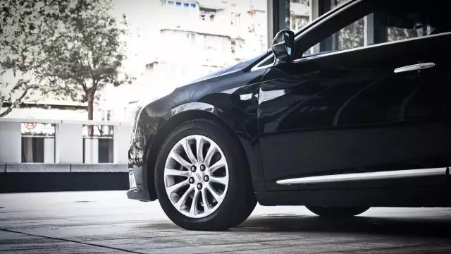 曾经最优雅的美系豪华大轿车，“换脸”后能干掉5系、E级吗？