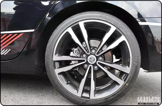 【试驾】666！这台国产最强1.6T轿车，加速性能秒杀GTI！