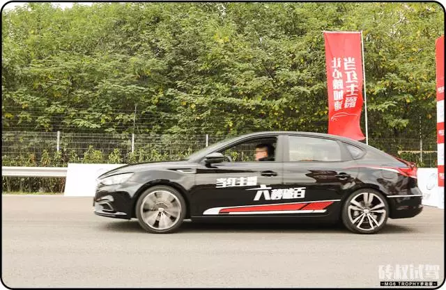 【试驾】666！这台国产最强1.6T轿车，加速性能秒杀GTI！