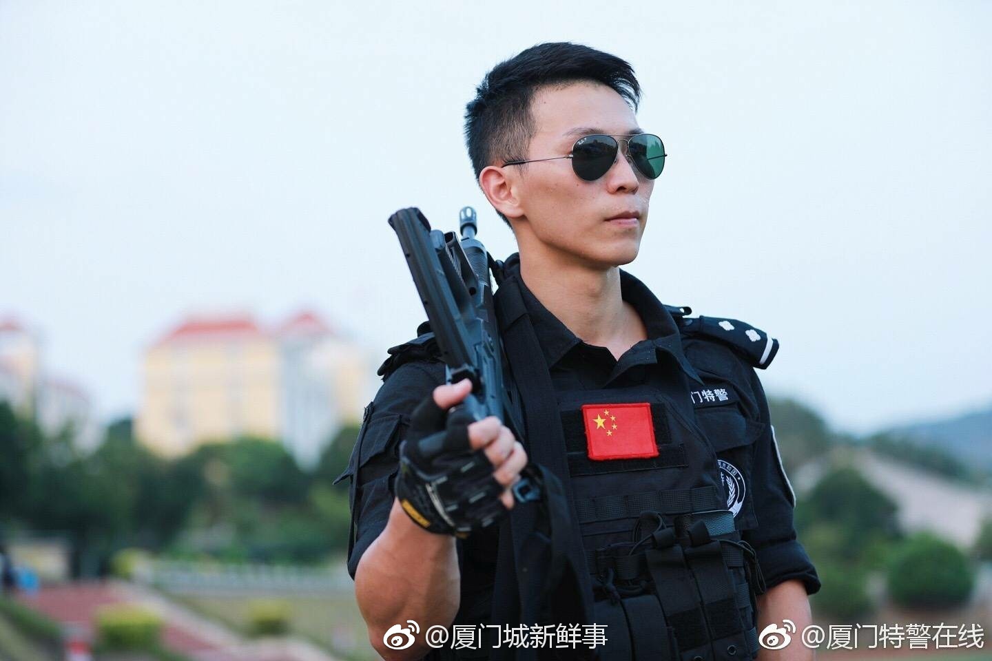 你的特警欧巴已经上线![酷]