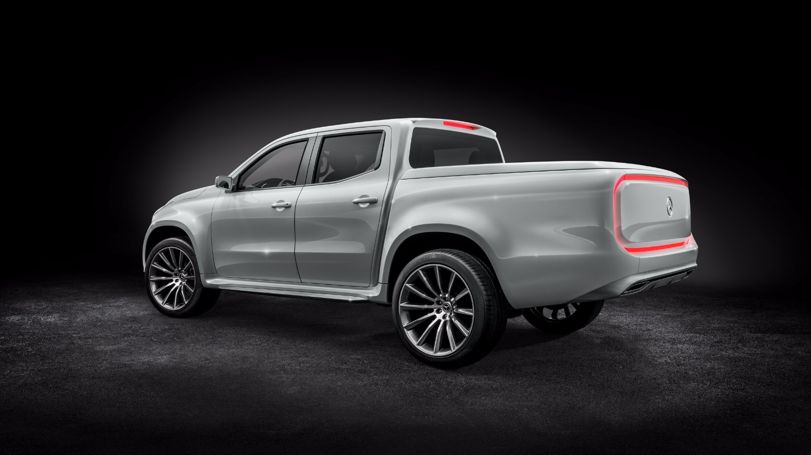 奔驰高端皮卡x级动态欣赏 价格也很高端