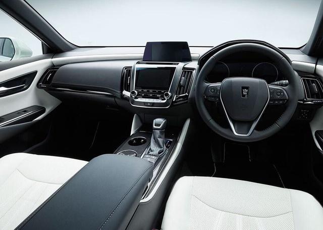 第十五代皇冠再次亮相！TNGA架构首款后驱车型，但让人叹息