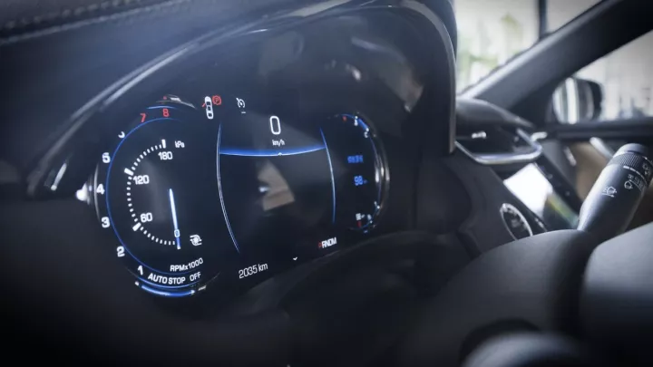 曾经最优雅的美系豪华大轿车，“换脸”后能干掉5系、E级吗？