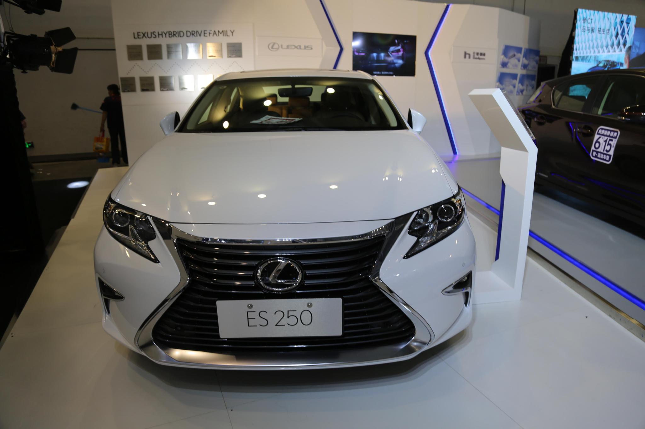 雷克萨斯es 250,35万级别豪华行政轿车,车展实拍!