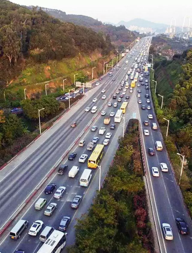 开车上路最讨厌的这件事，砖叔教你3招化解！