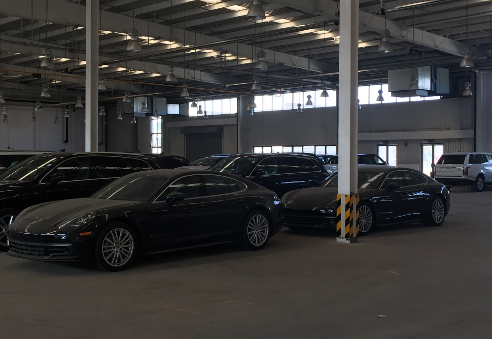 逛平行进口车仓库,豪车的待遇让人唏嘘-新浪汽车