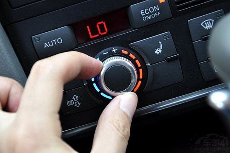 冬天油耗倍增只因按了这个键！开了这么多年车连空调都不会用！