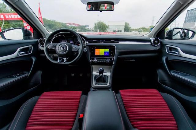 6秒破百的全新名爵6碾压高尔夫GTI，让思域和昂克赛拉看不到尾灯