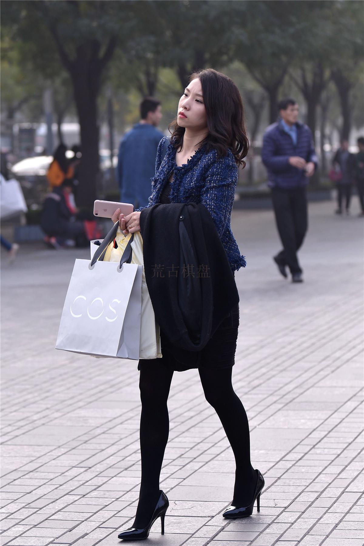 街拍:时尚街区那些尖头细高跟,一款比一款漂亮