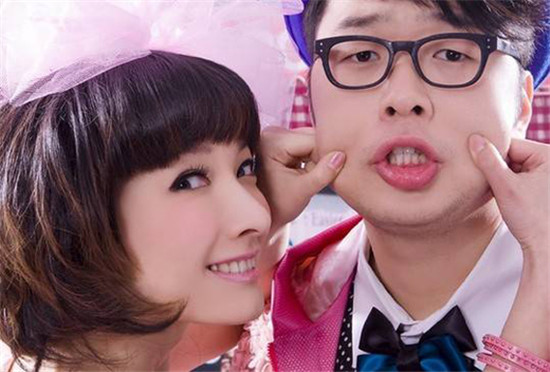 何炅喊“我涛”为杜海涛庆生，她喊“杜老师”准备敬而远之？