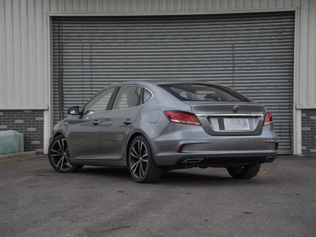 全身无槽点的运动轿车，思域比他慢、马3挺担心，只要10来万！