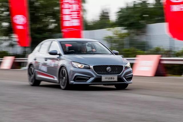 6秒破百的全新名爵6碾压高尔夫GTI，让思域和昂克赛拉看不到尾灯