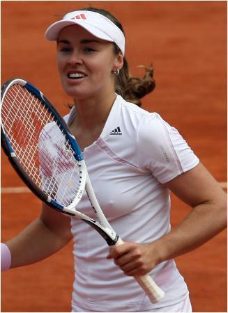 曾因兴奋剂被迫退役, 交往男友堪比足球队