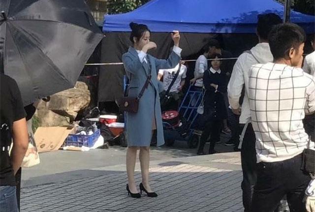 迪丽热巴新戏造型曝光不改老毛病,粉丝直呼没救了