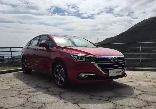 试驾绅宝D50, 7万起顶配不到10万, 性价比还是不错的