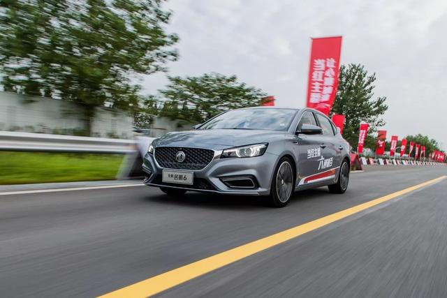 6秒破百的全新名爵6碾压高尔夫GTI，让思域和昂克赛拉看不到尾灯