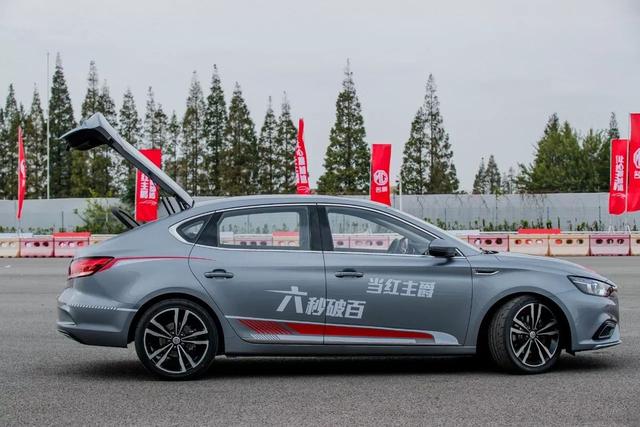 6秒破百的全新名爵6碾压高尔夫GTI，让思域和昂克赛拉看不到尾灯