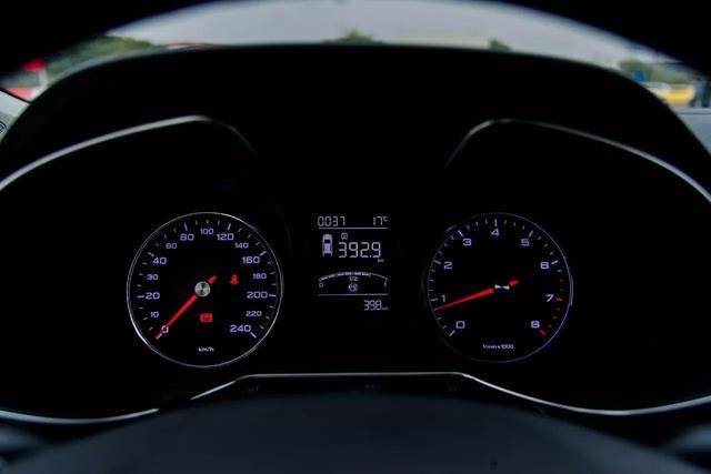 6秒破百的全新名爵6碾压高尔夫GTI，让思域和昂克赛拉看不到尾灯