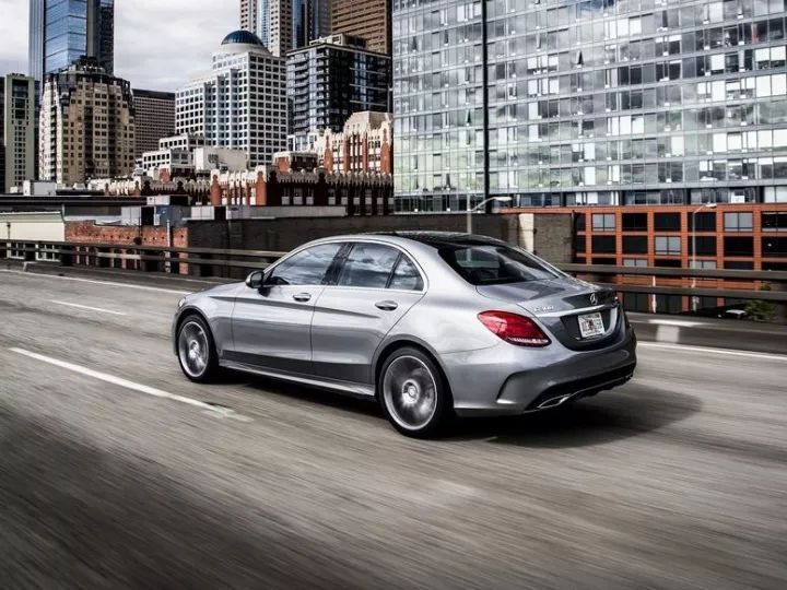 成功男人标配，近2年销量最火的豪华B级车，口碑原来是这样！