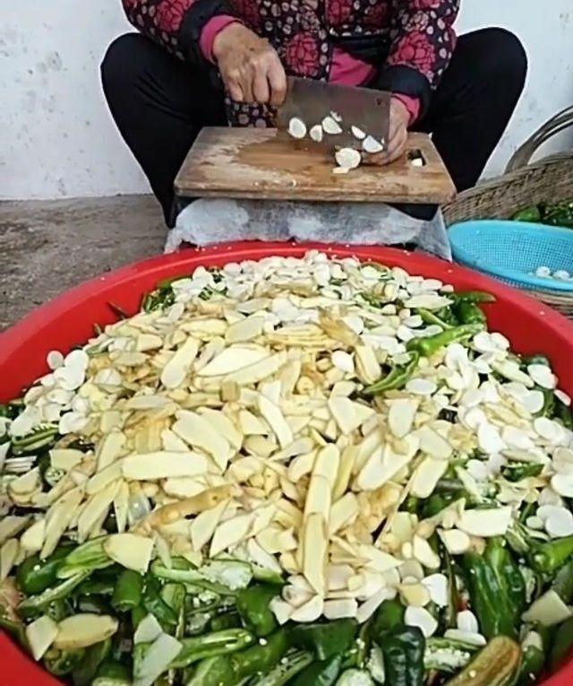 农村人做的腌辣椒,特别好吃,腌菜中的极品