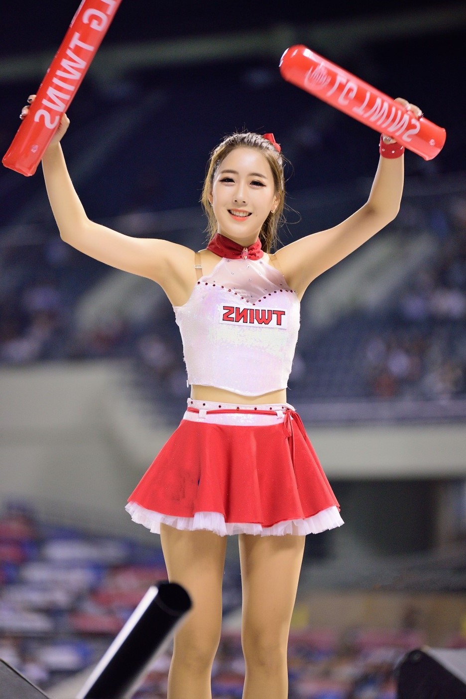 活动会上笑容甜美的啦啦队美女小宝贝!_新浪看点