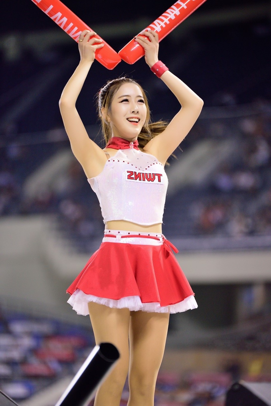 活动会上笑容甜美的啦啦队美女小宝贝!_新浪看点