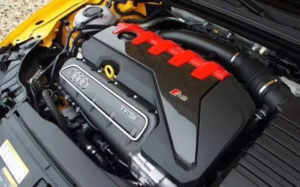 感受赛道速度  试驾奥迪TT RS/RS 3