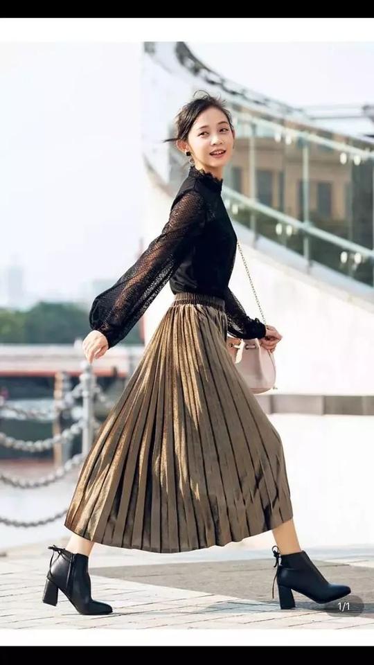 金丝绒半身裙怎么搭配才好看?