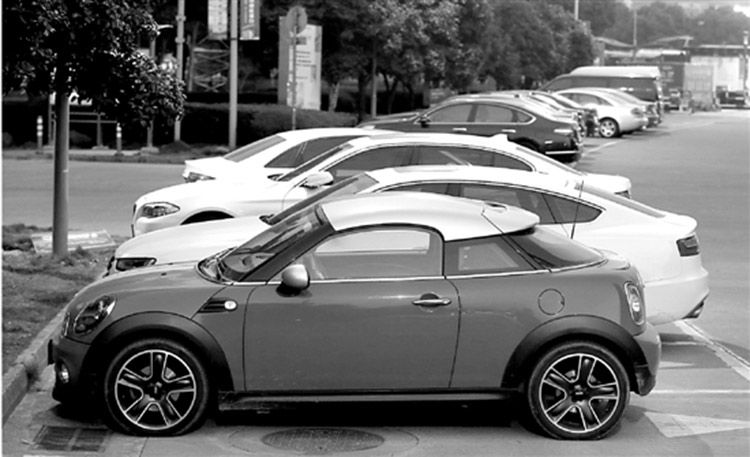 违章停车被拖坏，就该自认倒霉？告诉车主如何获得赔偿