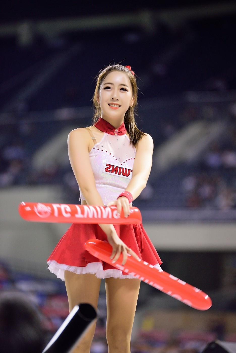 活动会上笑容甜美的啦啦队美女小宝贝!_新浪看点