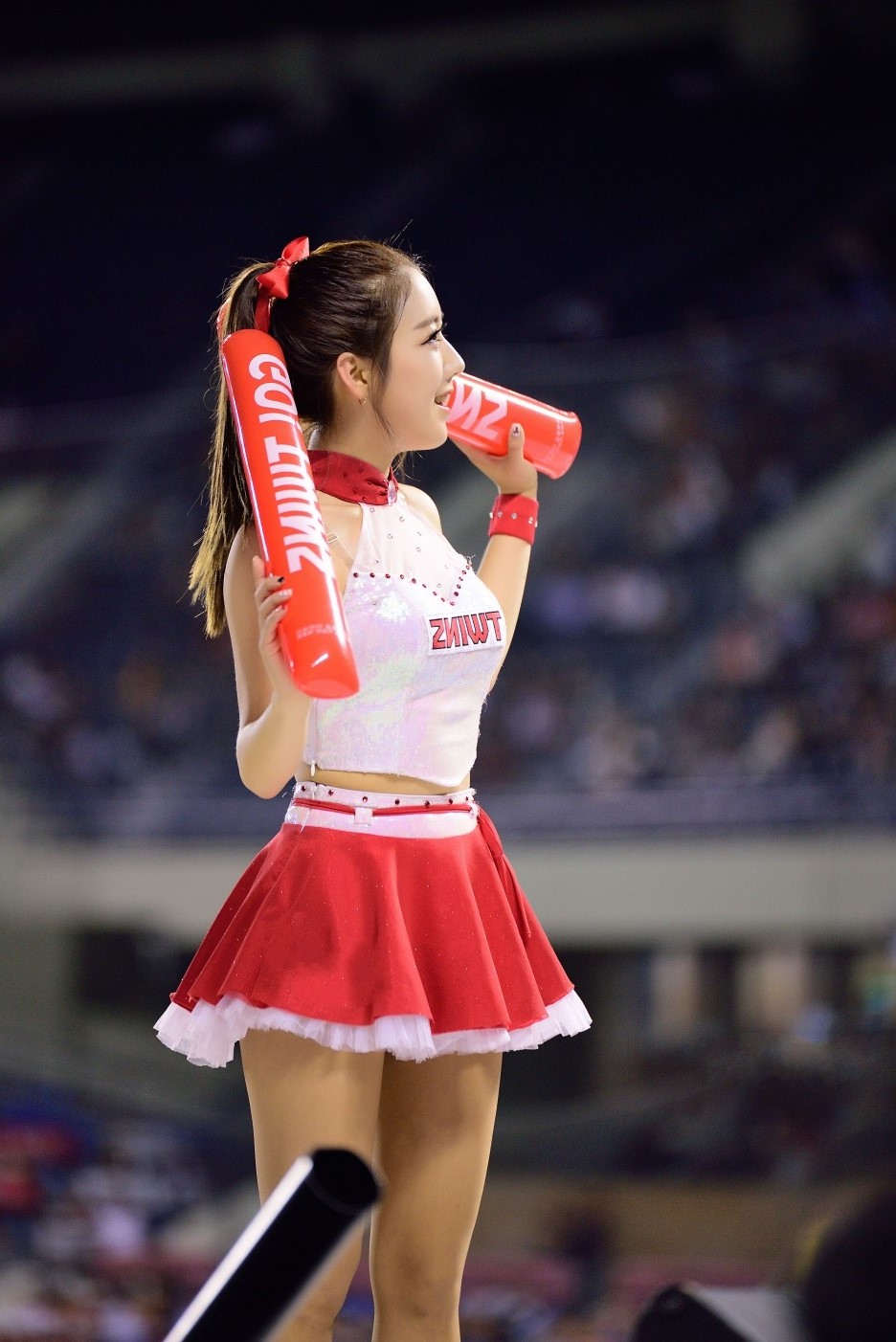 活动会上笑容甜美的啦啦队美女小宝贝!_新浪看点