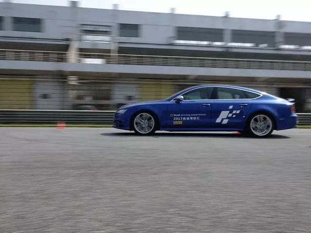 感受赛道速度  试驾奥迪TT RS/RS 3
