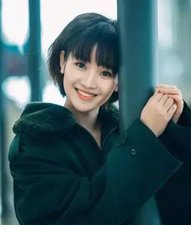 用她自己的话来说就是:"我想一心一意地准备高考,花几年时间专心学习