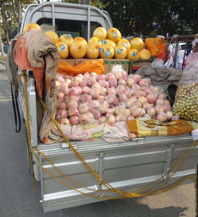 农民夫妻卖苹果一块钱一斤卖不动,小媳妇欲哭无泪,这是为什么?