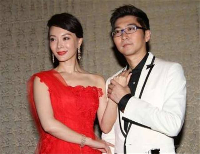 现在的陈数已经40岁了,在11年和赵胤胤结婚后,婚后十分幸福,即便对方