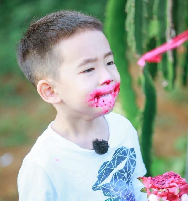 jasper太会管理形象,竟拒绝在镜头前吃东西