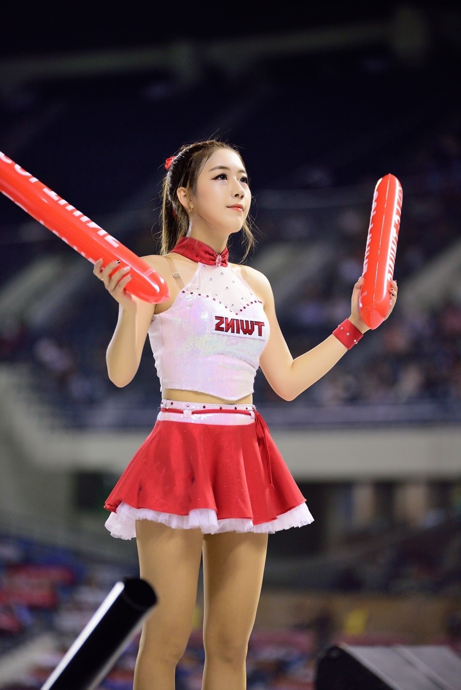 活动会上笑容甜美的啦啦队美女小宝贝!_新浪看点