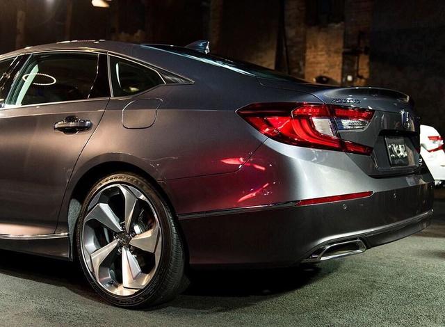 迈腾还想当标杆？这台5.6秒的车不同意！16万还配10AT