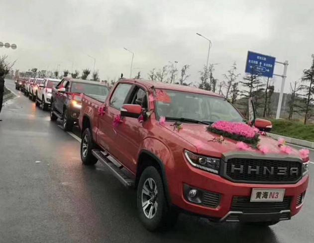 路遇土豪 “猛禽”婚车够霸气，可一打听，这车居然才卖10万出头