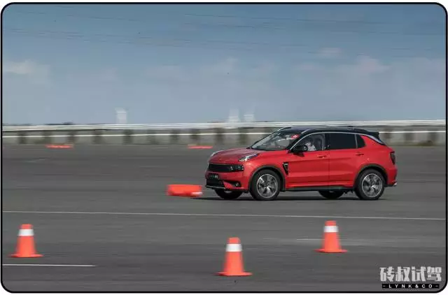 中国第一台轻奢SUV，预计17万起，但看起来、开起来都值30万！