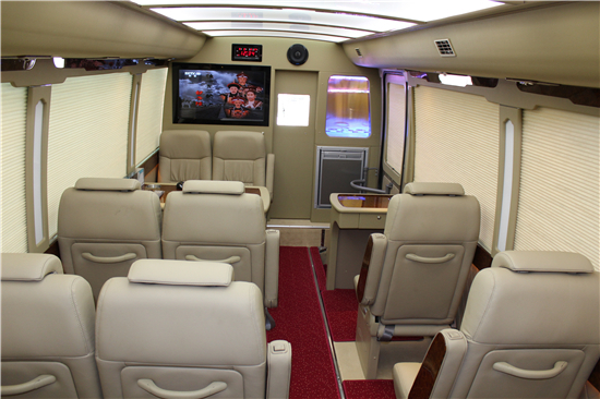 丰田考斯特18座改装做与众不同的中巴车