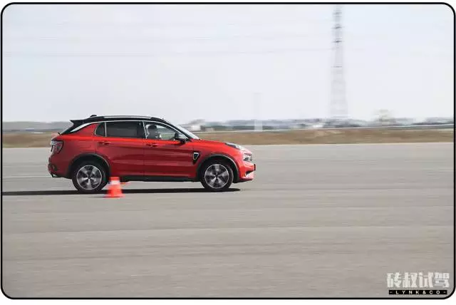 中国第一台轻奢SUV，预计17万起，但看起来、开起来都值30万！