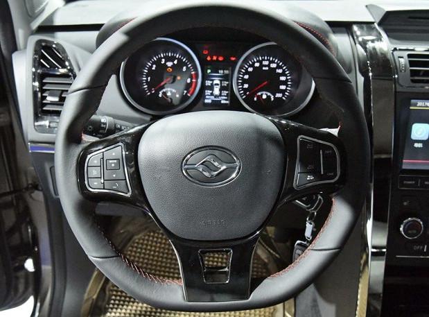 路遇土豪 “猛禽”婚车够霸气，可一打听，这车居然才卖10万出头