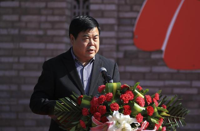 (中共隆德县委书记袁秉和致辞)嘉宾及获奖导演陆续入场社火迎接嘉宾