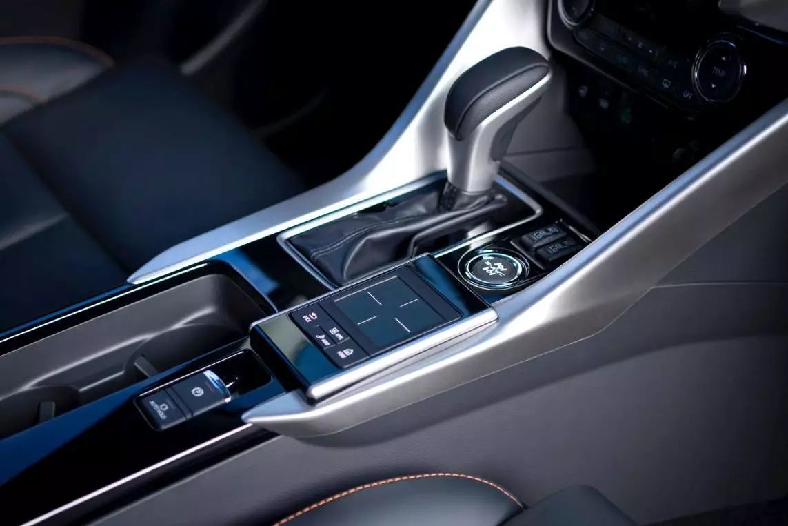 全球首试三菱全球跨界SUV，又是一款加价的爆款！