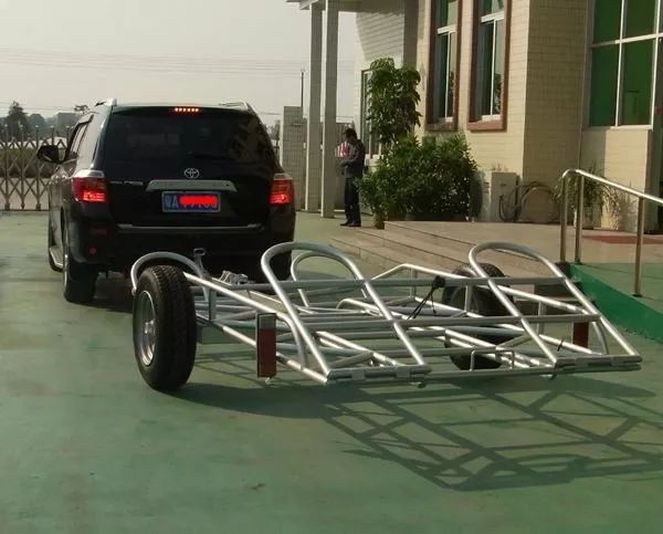 这个300元的东西号称“防追尾神器”，却人人骂其臭流氓！