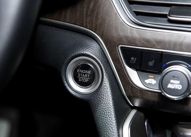 迈腾还想当标杆？这台5.6秒的车不同意！16万还配10AT