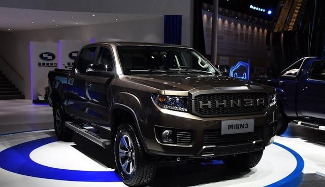 路遇土豪 “猛禽”婚车够霸气，可一打听，这车居然才卖10万出头