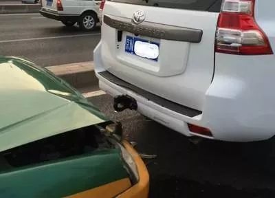 这个300元的东西号称“防追尾神器”，却人人骂其臭流氓！